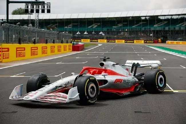 勒克莱尔拿下新赛季F1首个杆位赛恩斯排名第三