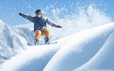 山东打造消费新业态助力商圈成功“圈粉” 展示出滑雪少年的飒爽英姿