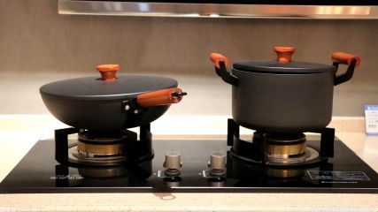 铁锅每次擦都有黑色有毒吗?铸铁锅的好处和危害是什么? 